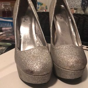 Size 7 sparkling shoes